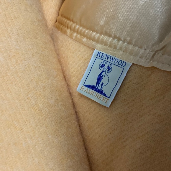 Vintage Kenwood Ramcrest moth proofed pure virgin Wool blanket yellow - Picture 2 of 10